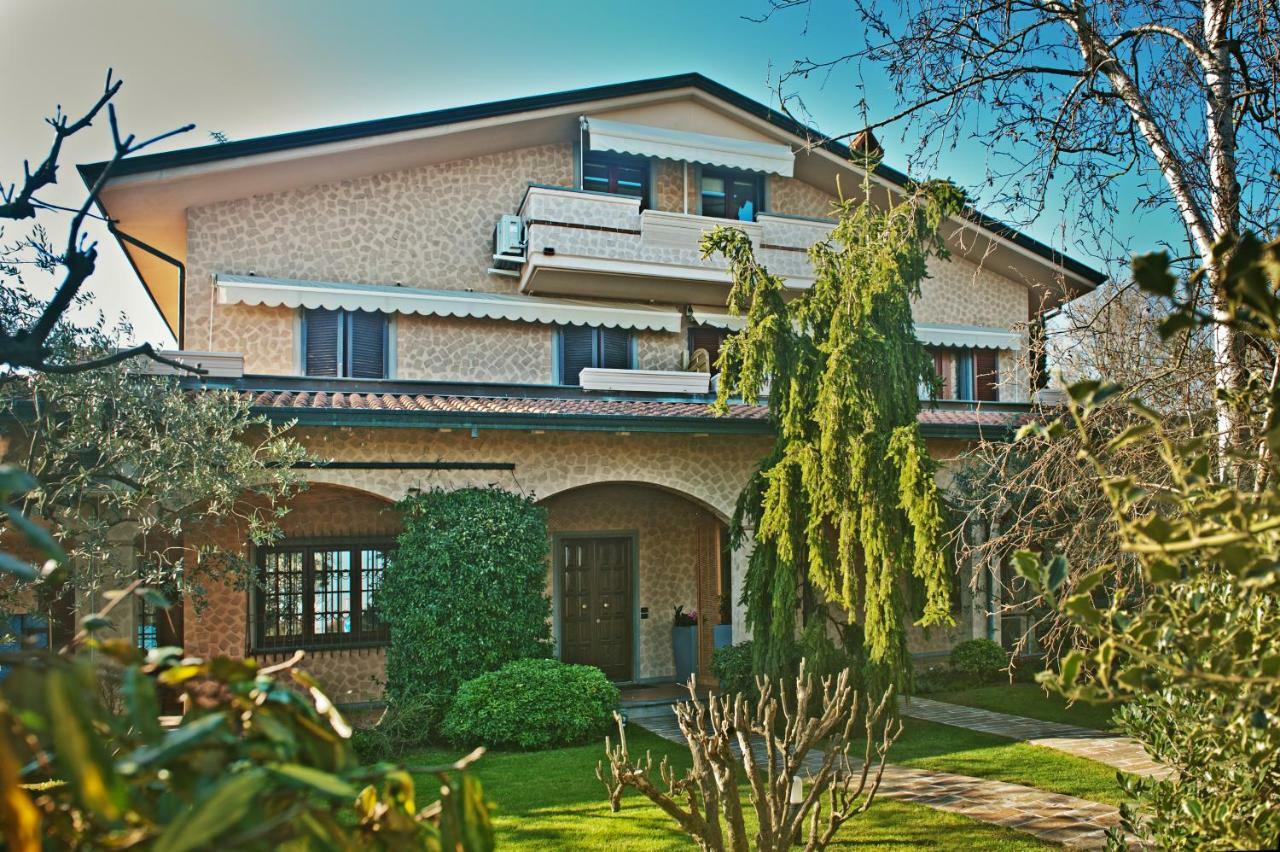 B&Blatosca Marina di Massa Exterior foto